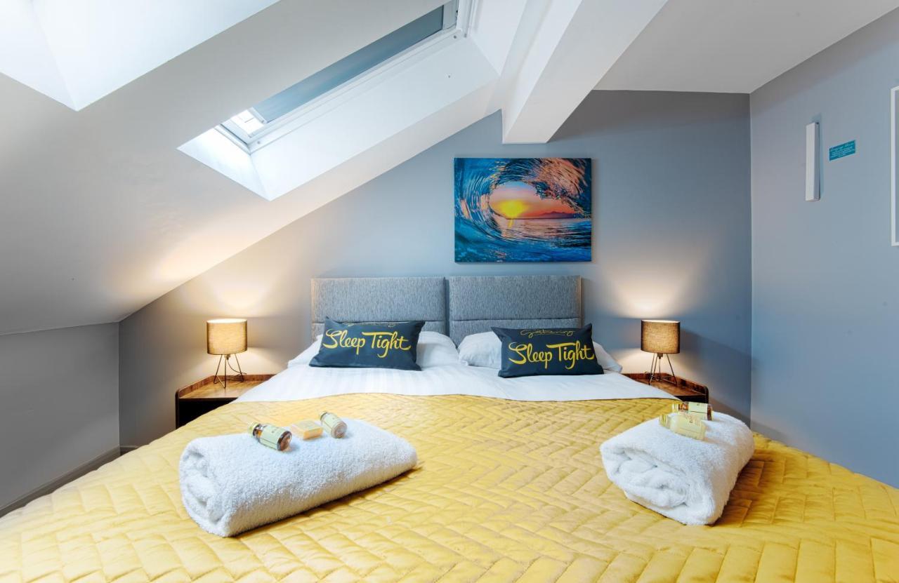 The Penthouse Gathering - Town Centre - Sleeps Up To 16 Wrexham Ngoại thất bức ảnh