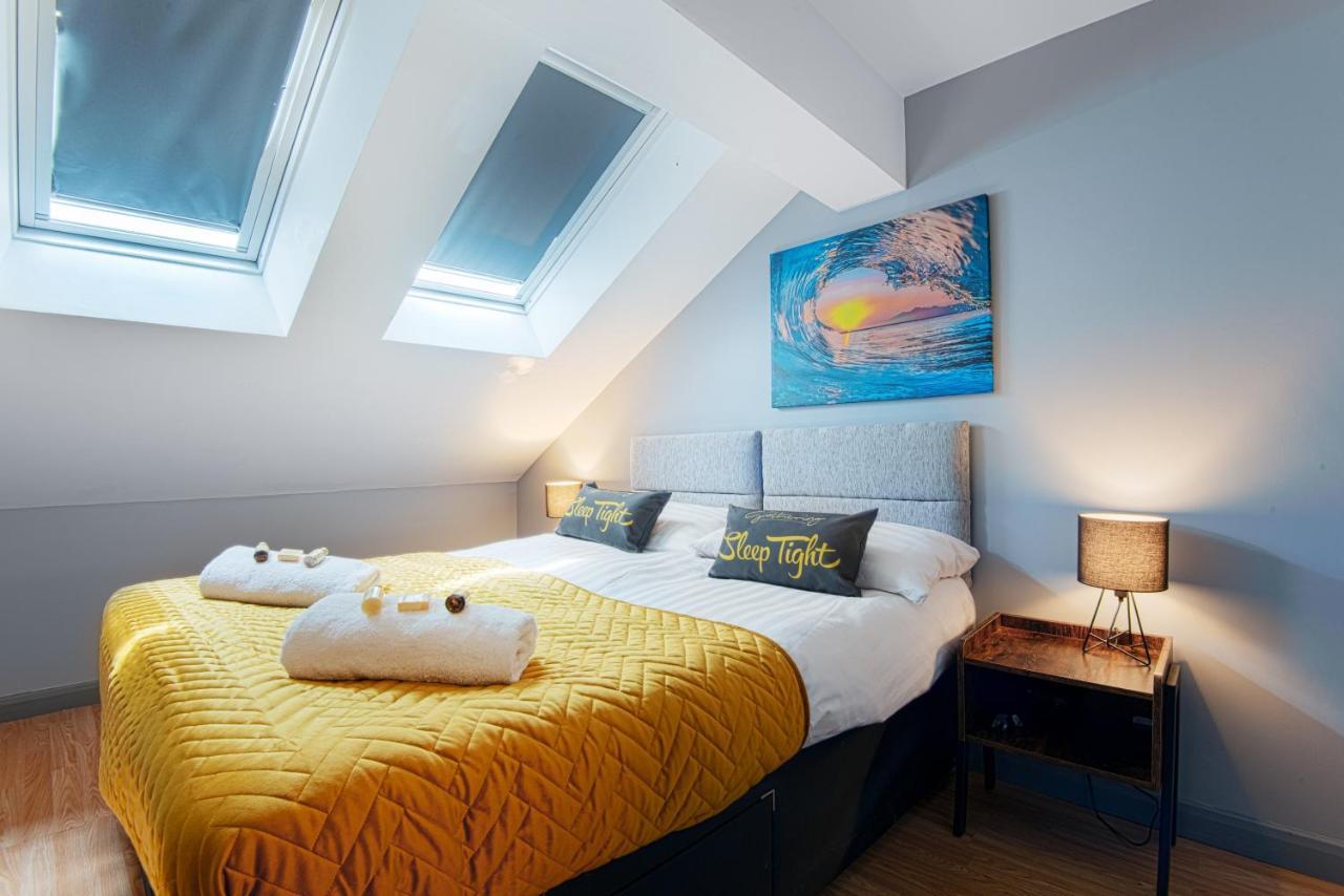 The Penthouse Gathering - Town Centre - Sleeps Up To 16 Wrexham Ngoại thất bức ảnh