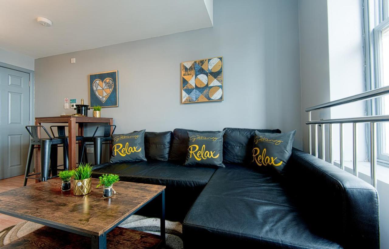 The Penthouse Gathering - Town Centre - Sleeps Up To 16 Wrexham Ngoại thất bức ảnh