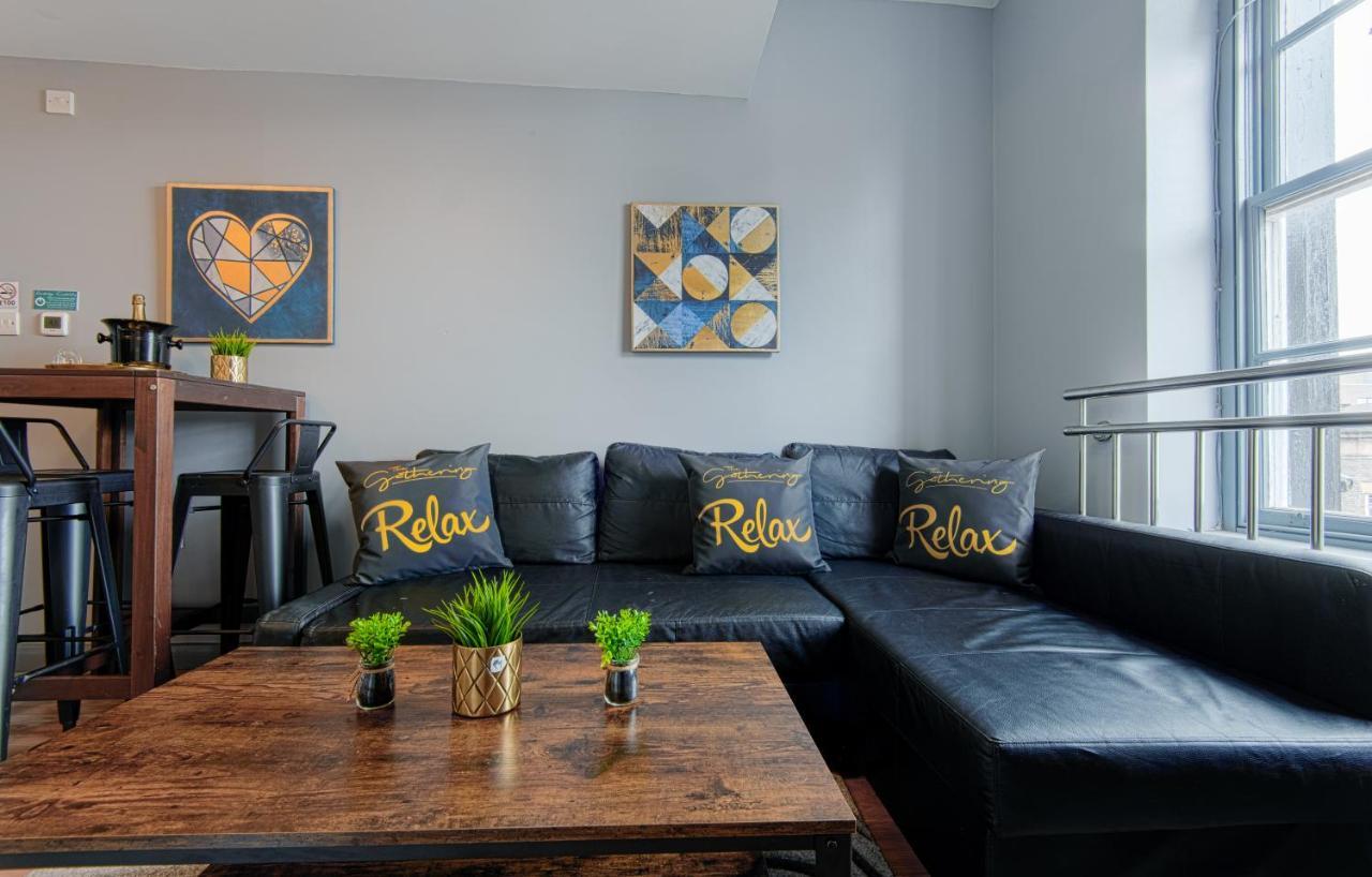 The Penthouse Gathering - Town Centre - Sleeps Up To 16 Wrexham Ngoại thất bức ảnh
