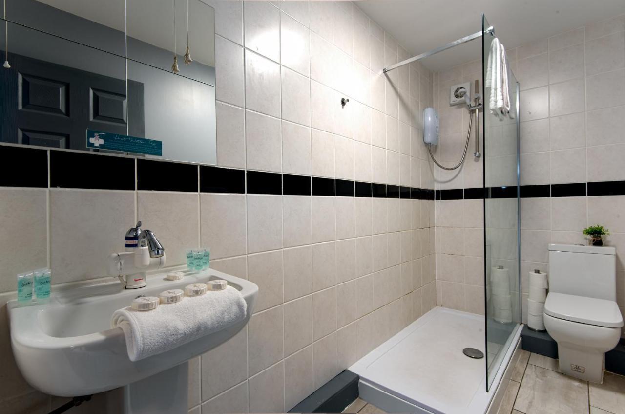 The Penthouse Gathering - Town Centre - Sleeps Up To 16 Wrexham Ngoại thất bức ảnh