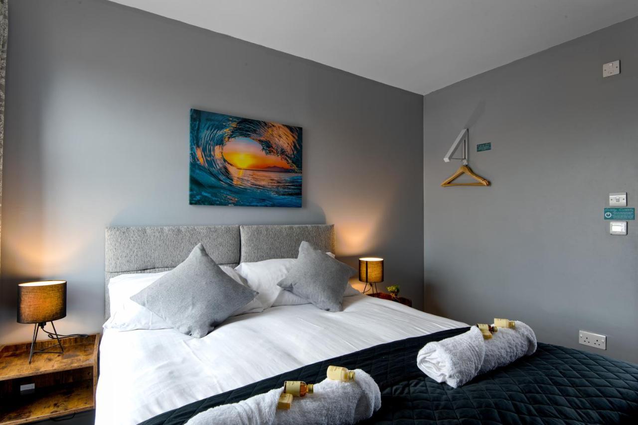The Penthouse Gathering - Town Centre - Sleeps Up To 16 Wrexham Ngoại thất bức ảnh