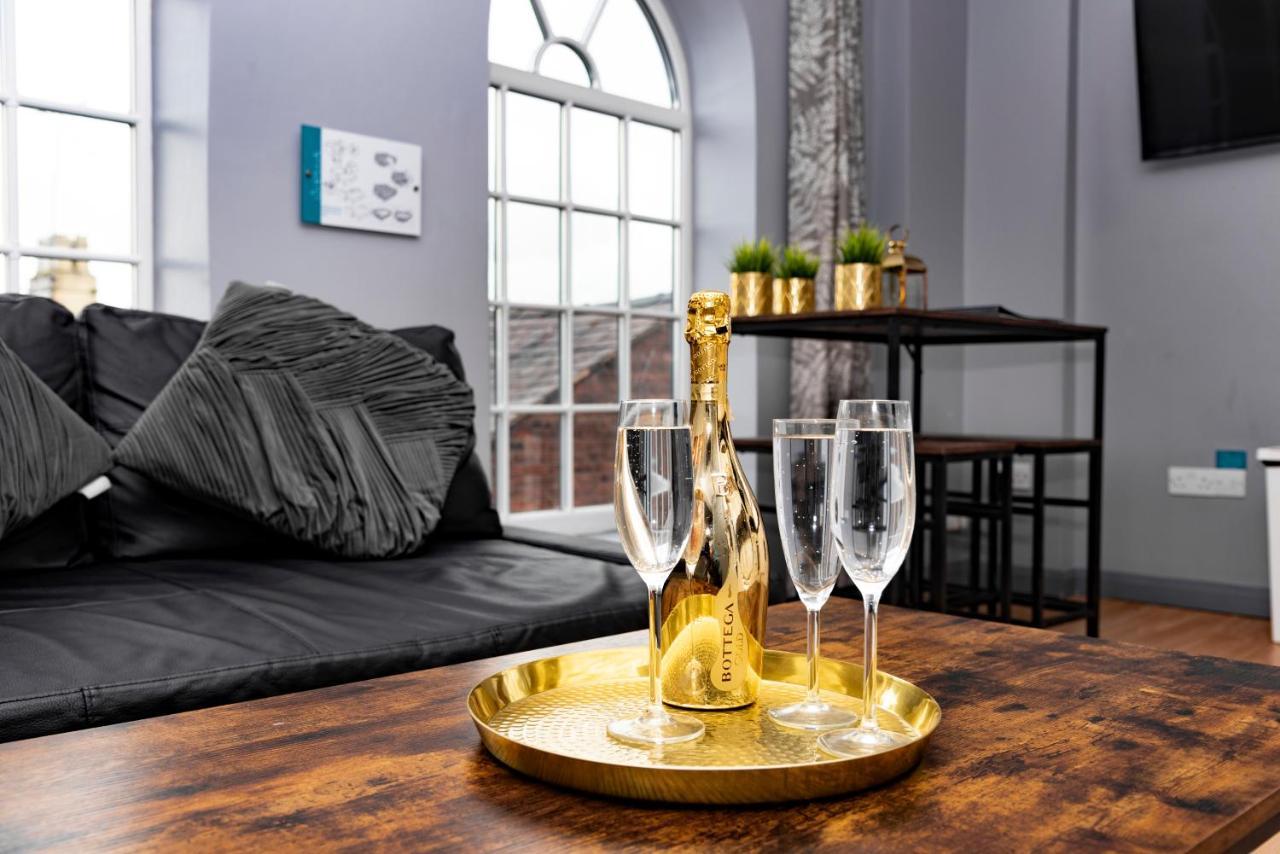 The Penthouse Gathering - Town Centre - Sleeps Up To 16 Wrexham Ngoại thất bức ảnh