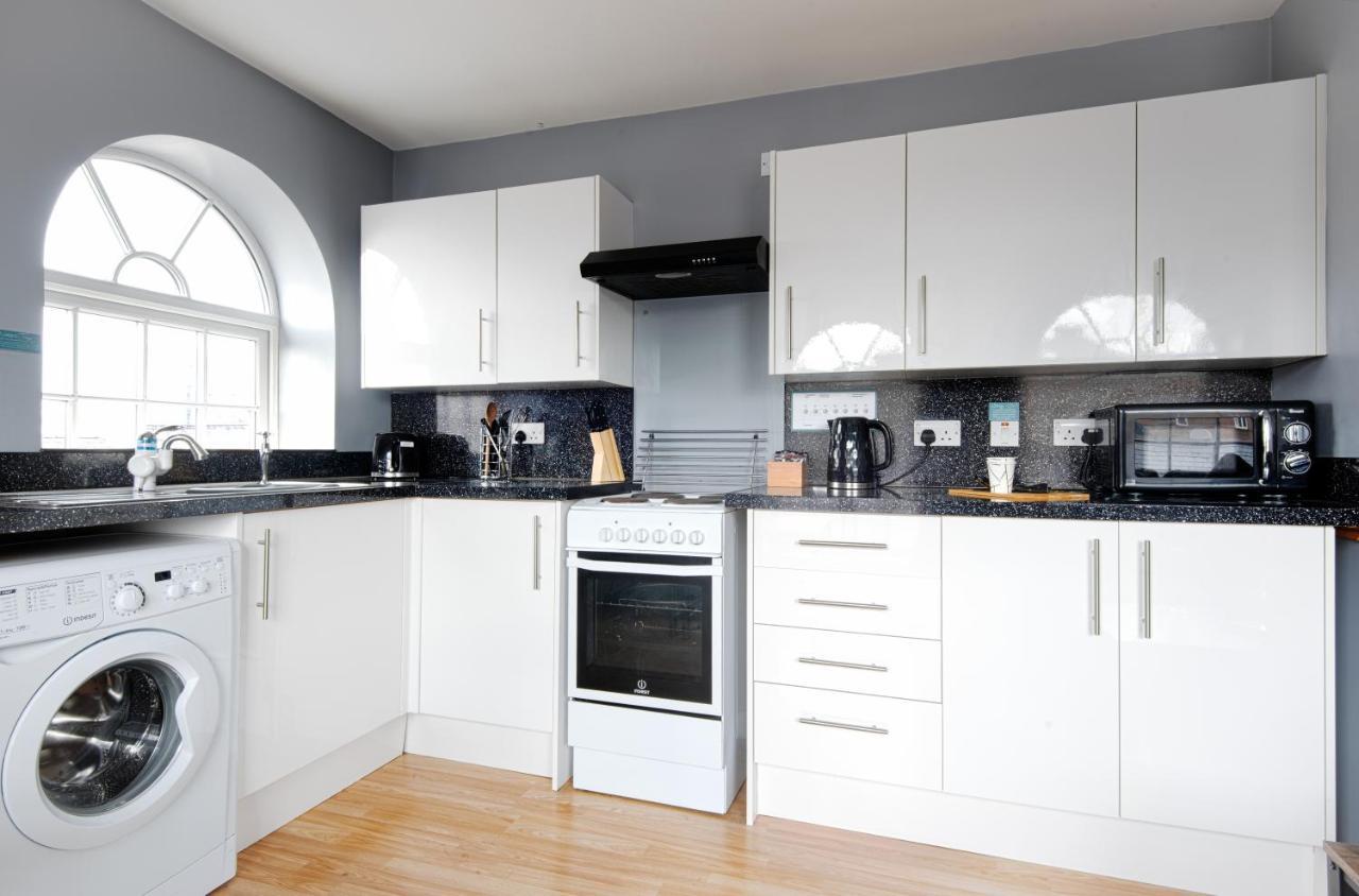 The Penthouse Gathering - Town Centre - Sleeps Up To 16 Wrexham Ngoại thất bức ảnh